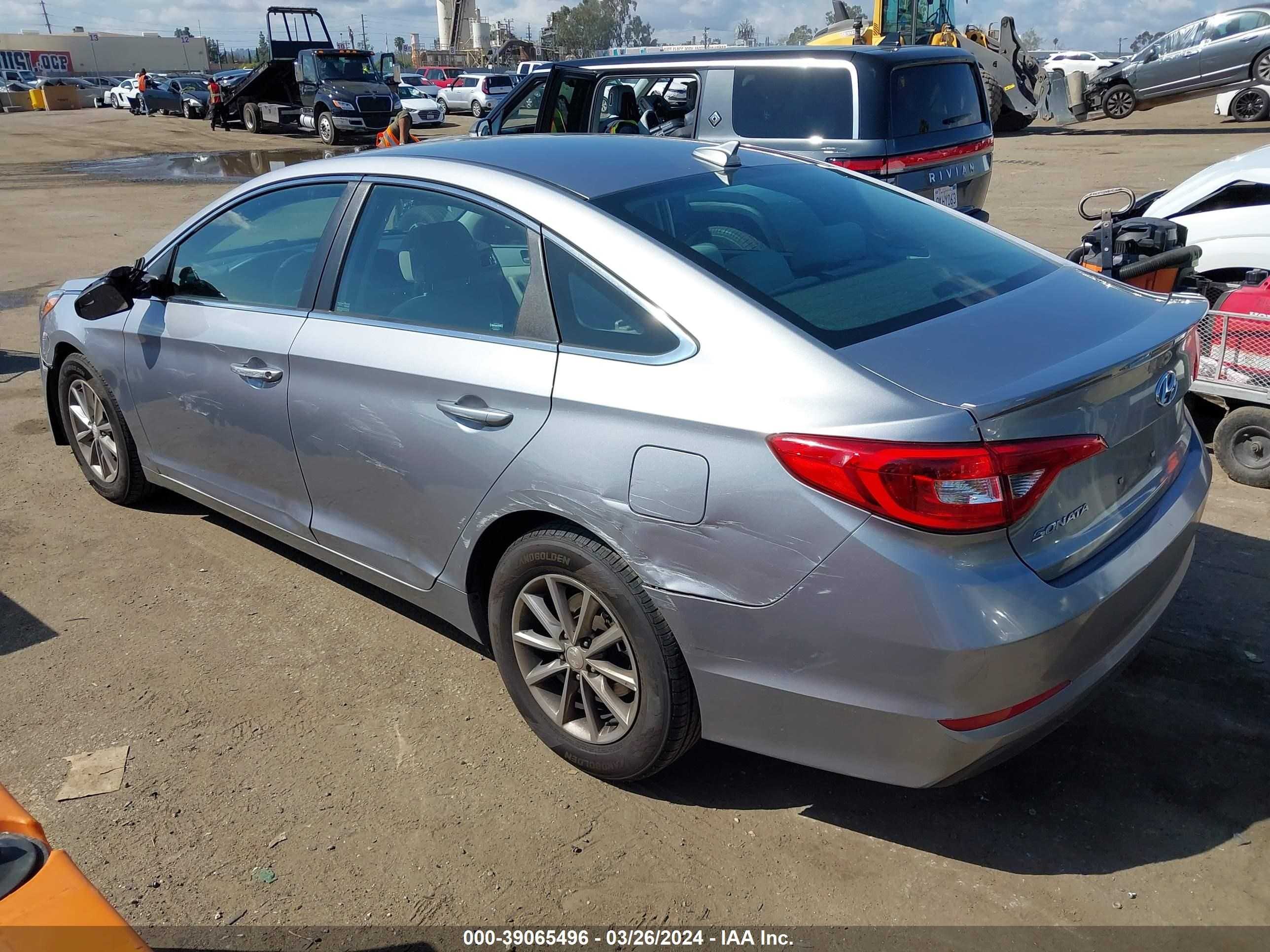 Photo 2 VIN: 5NPE24AF4HH573959 - HYUNDAI SONATA 