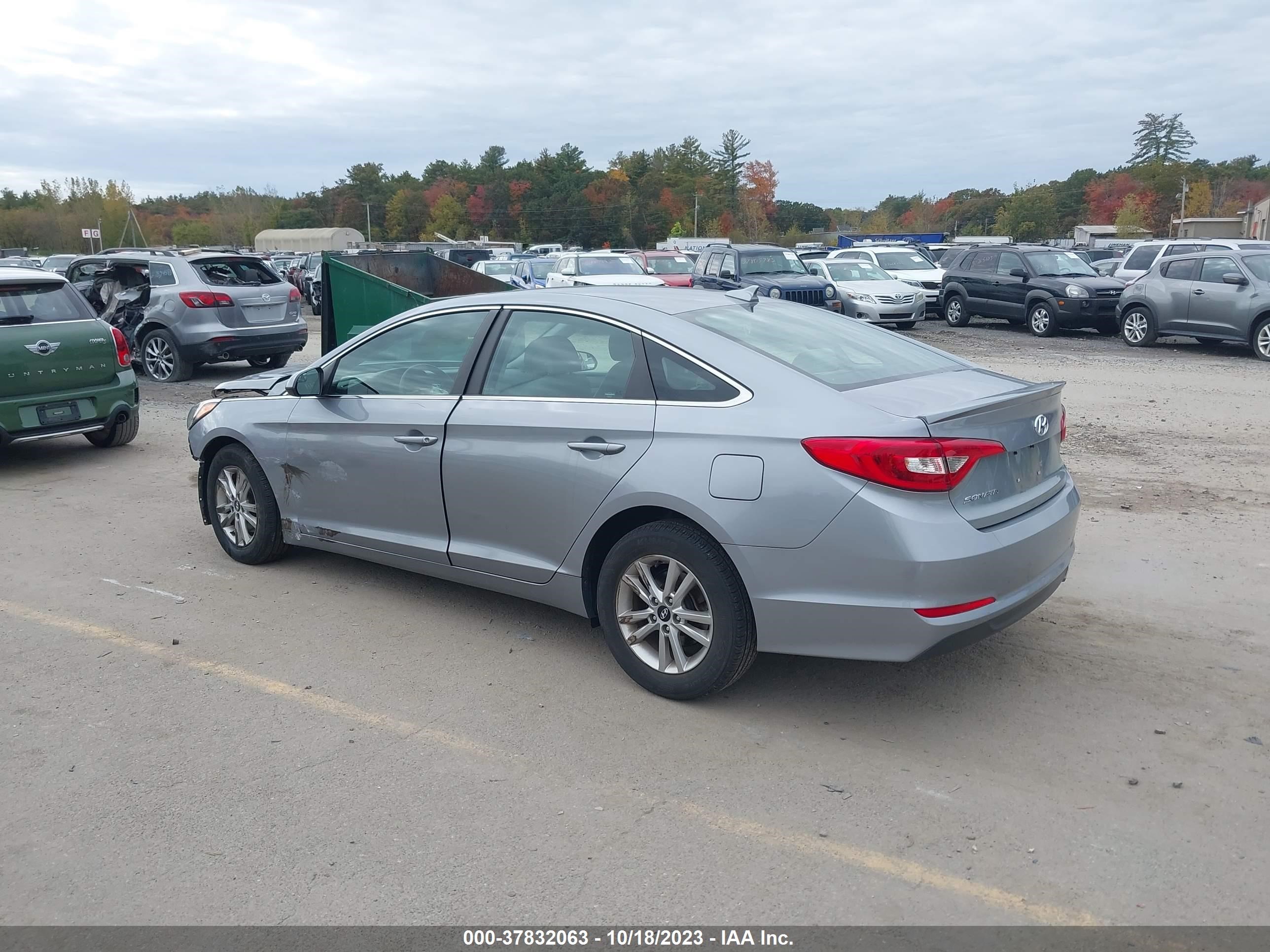 Photo 2 VIN: 5NPE24AF4HH585576 - HYUNDAI SONATA 