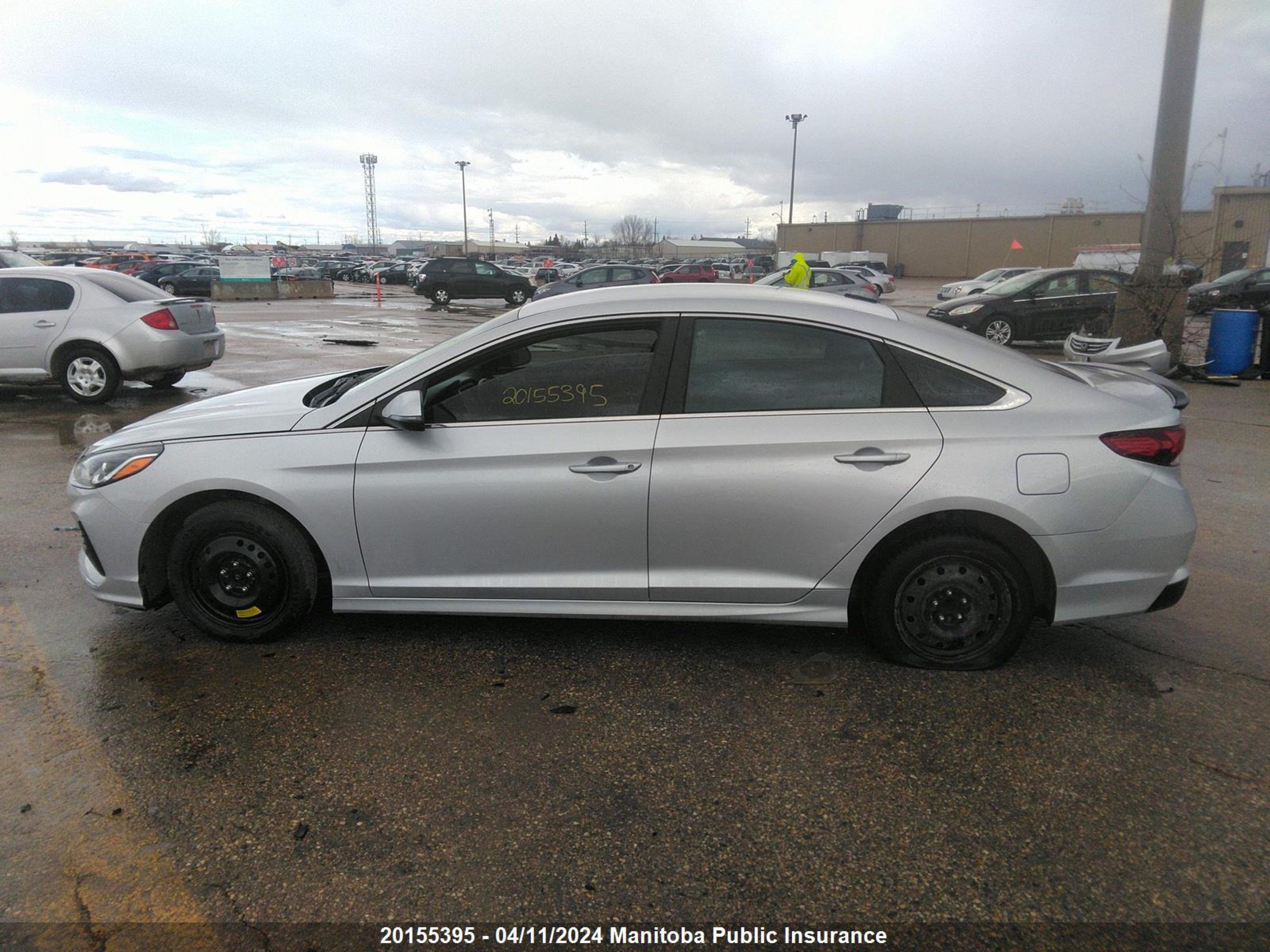 Photo 13 VIN: 5NPE24AF4JH663571 - HYUNDAI SONATA 