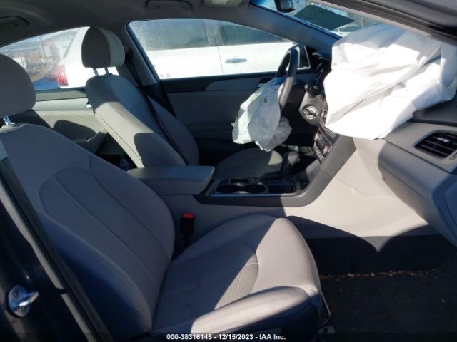 Photo 4 VIN: 5NPE24AF4JH667328 - HYUNDAI SONATA 