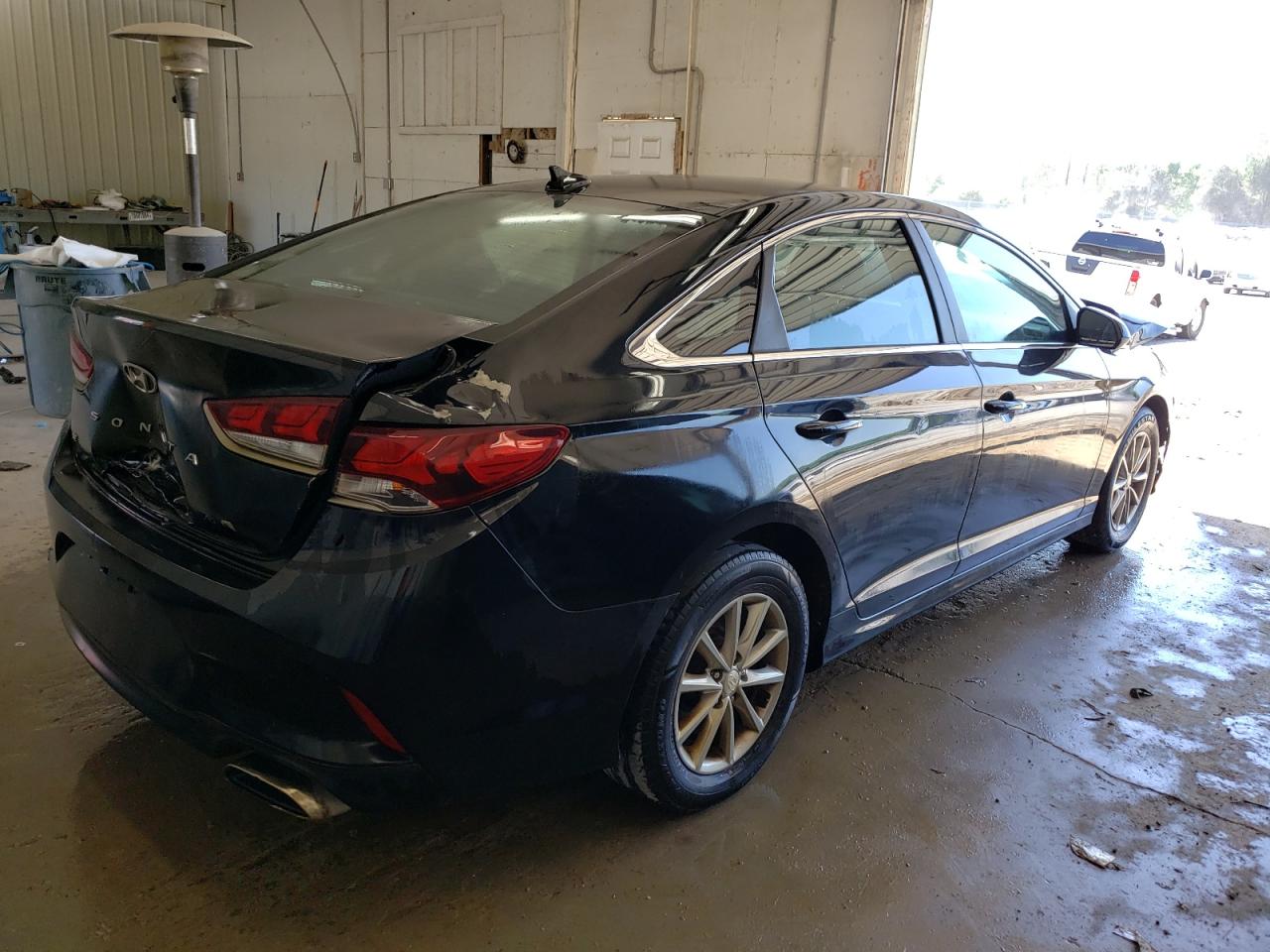 Photo 2 VIN: 5NPE24AF4JH716222 - HYUNDAI SONATA 