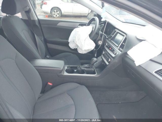 Photo 4 VIN: 5NPE24AF4KH734902 - HYUNDAI SONATA 