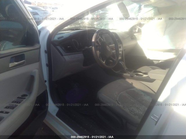 Photo 4 VIN: 5NPE24AF4KH768158 - HYUNDAI SONATA 