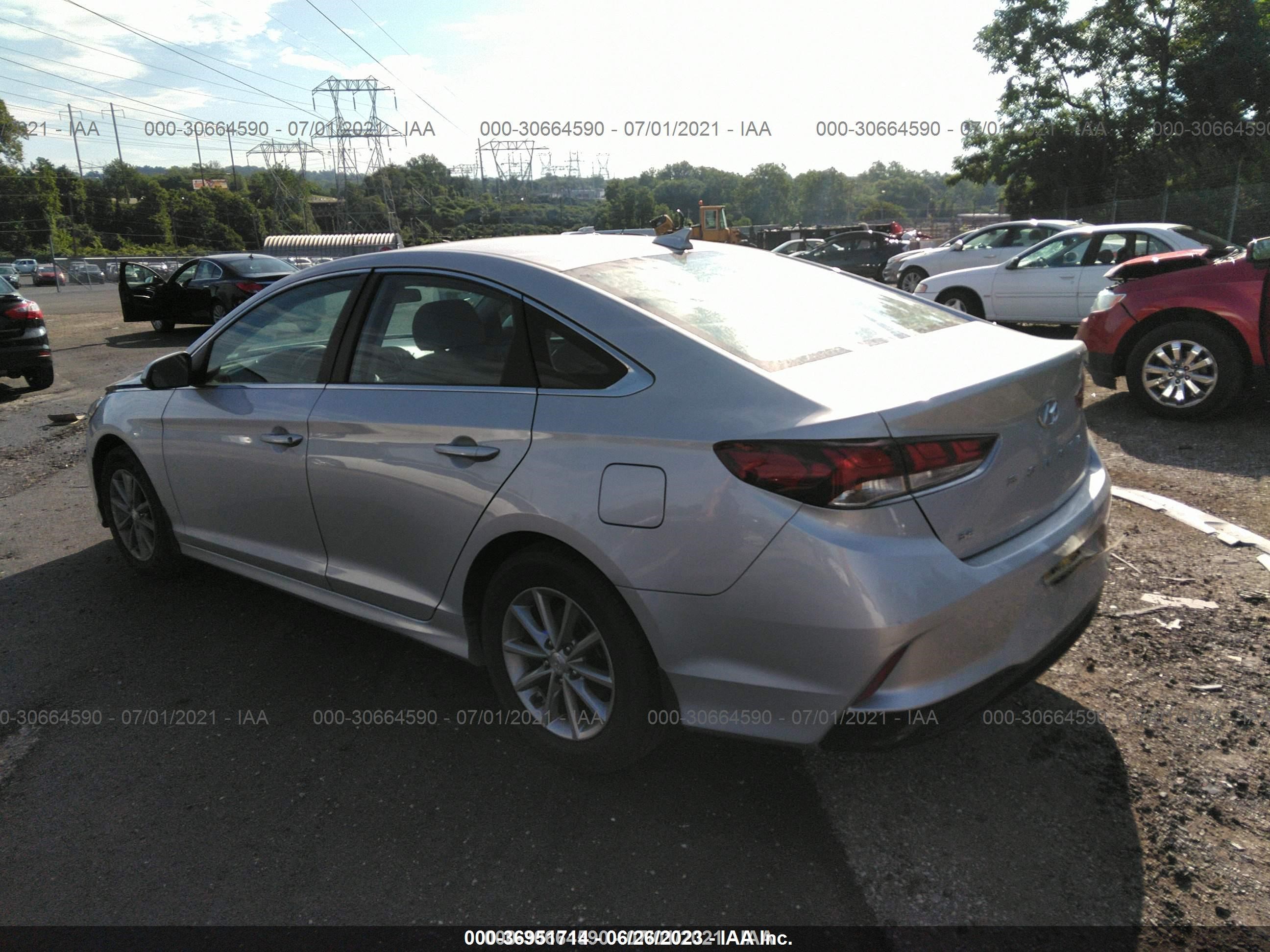 Photo 2 VIN: 5NPE24AF4KH795327 - HYUNDAI SONATA 