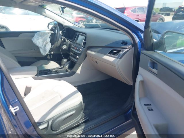 Photo 4 VIN: 5NPE24AF4KH797918 - HYUNDAI SONATA 