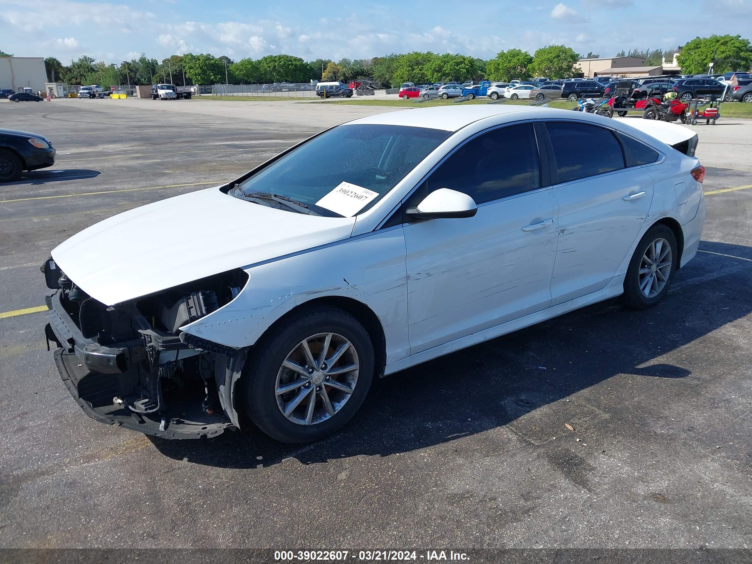 Photo 1 VIN: 5NPE24AF4KH820260 - HYUNDAI SONATA 