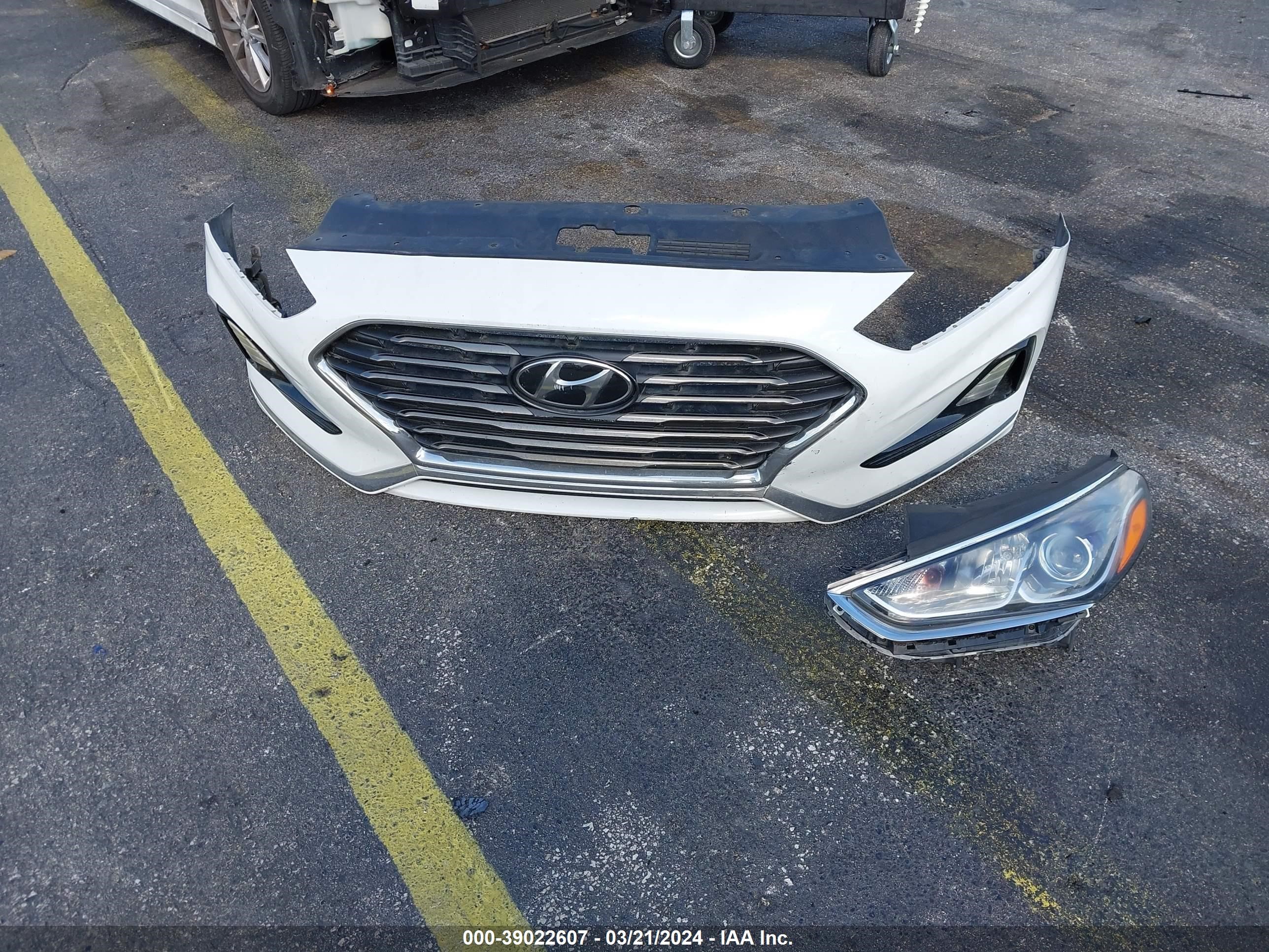 Photo 11 VIN: 5NPE24AF4KH820260 - HYUNDAI SONATA 