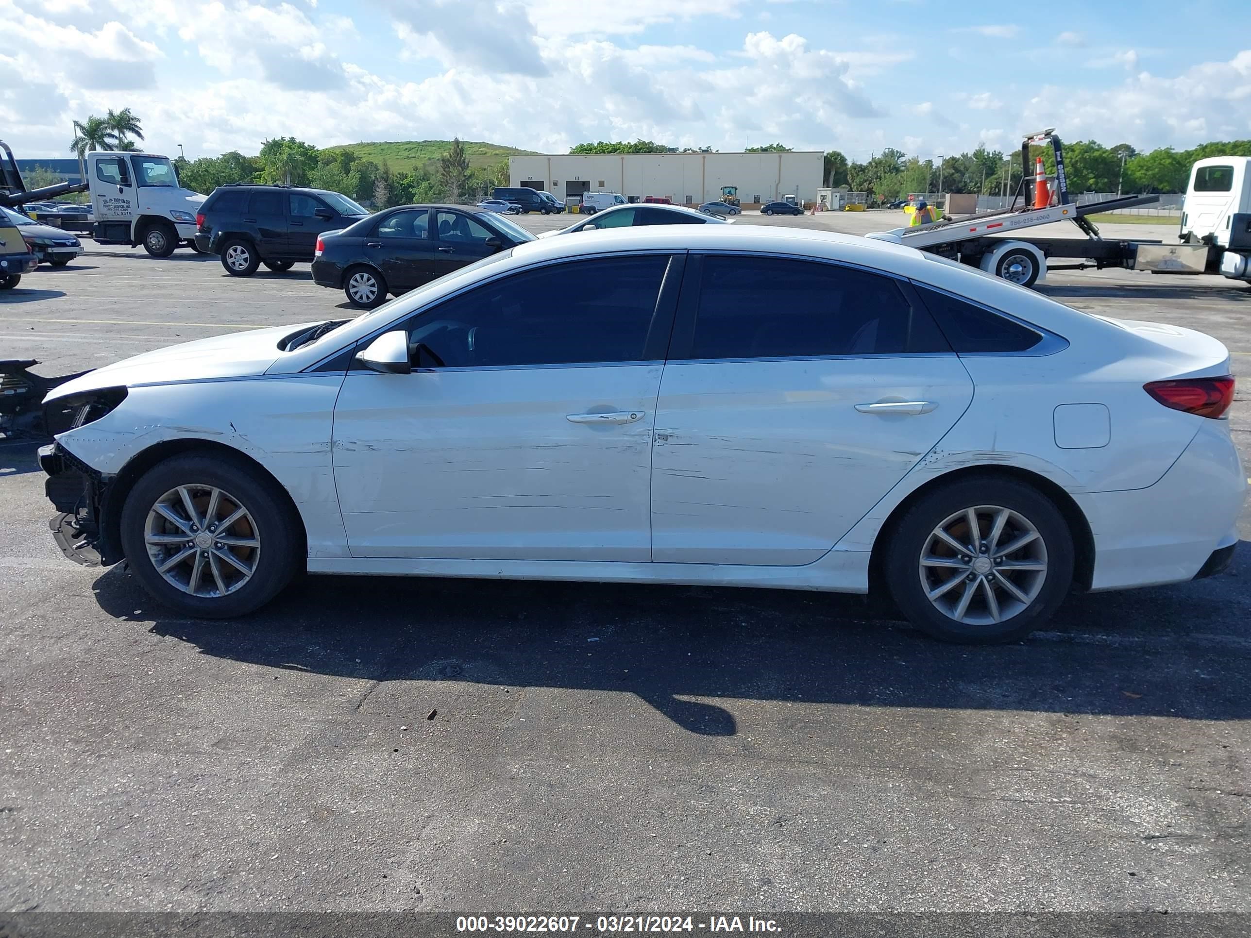 Photo 14 VIN: 5NPE24AF4KH820260 - HYUNDAI SONATA 