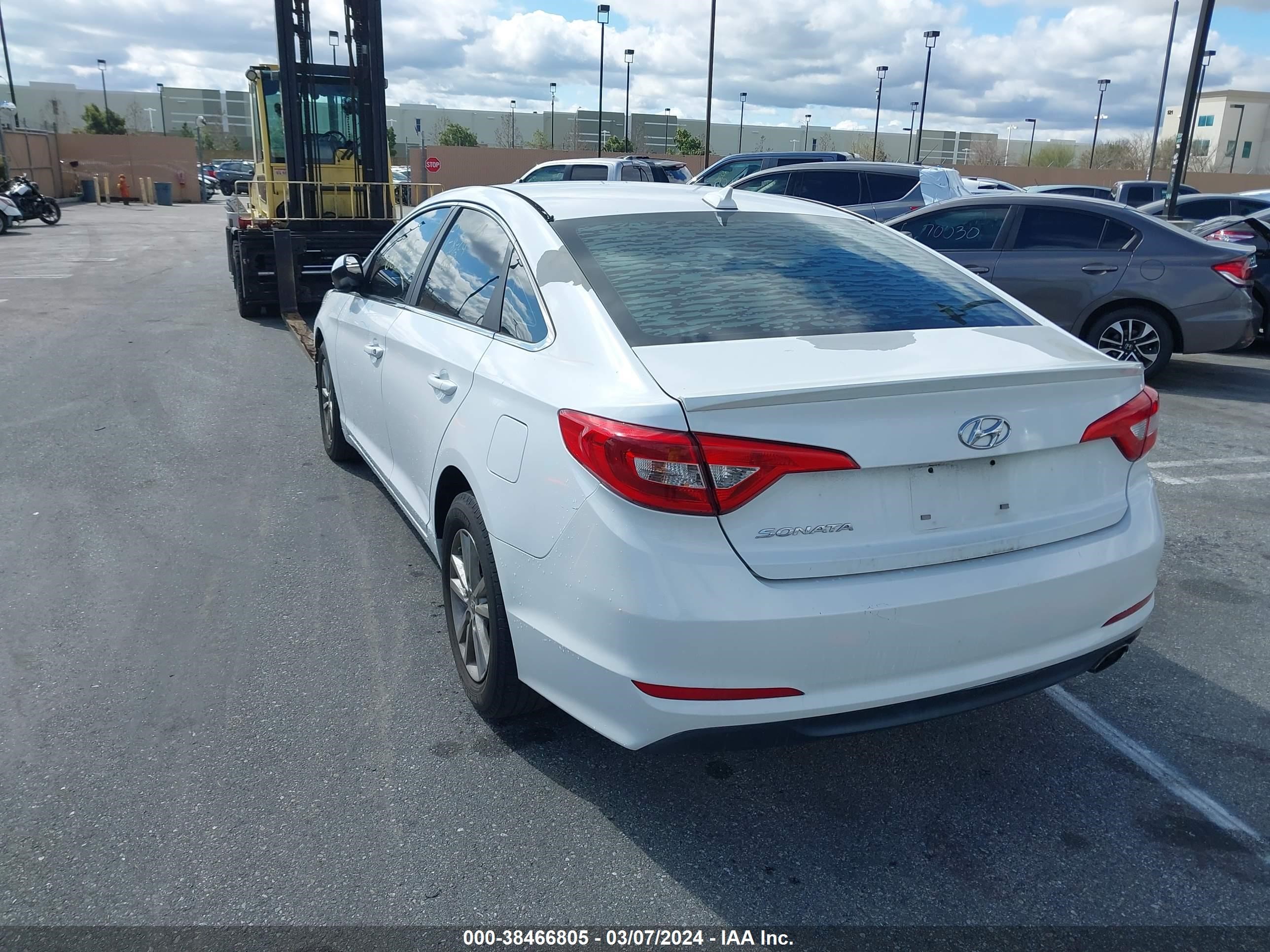 Photo 2 VIN: 5NPE24AF5FH122598 - HYUNDAI SONATA 