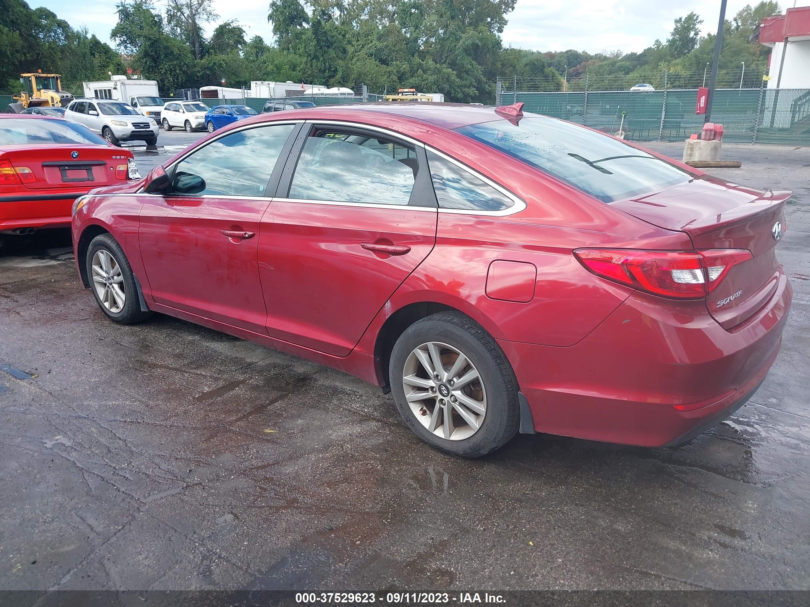 Photo 2 VIN: 5NPE24AF5FH145976 - HYUNDAI SONATA 