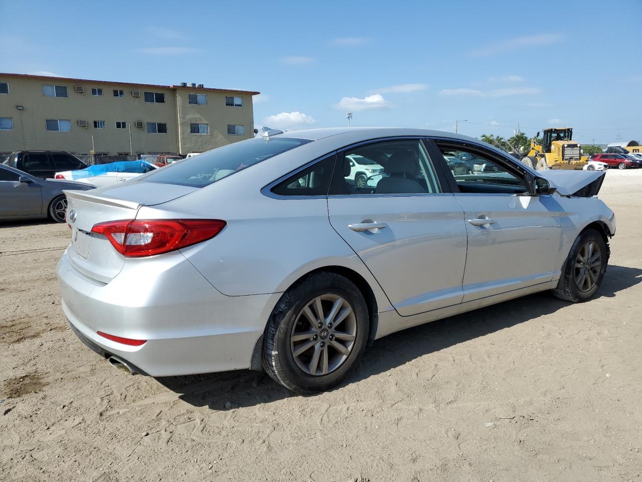 Photo 2 VIN: 5NPE24AF5FH183711 - HYUNDAI SONATA 