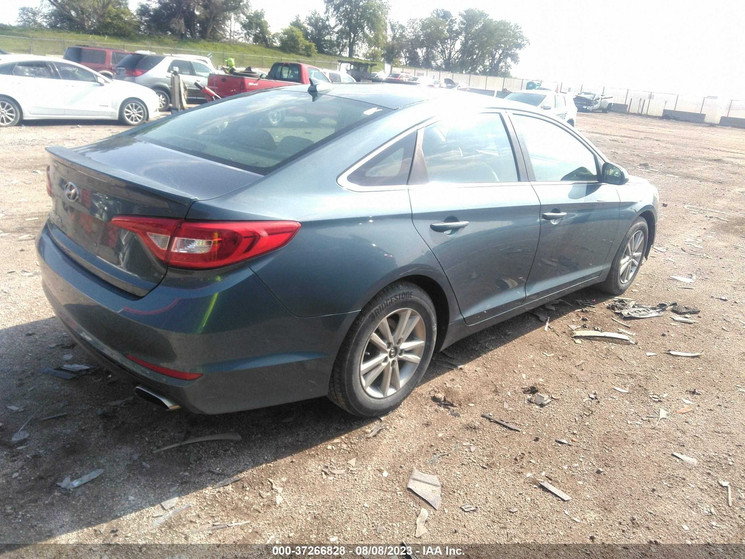 Photo 3 VIN: 5NPE24AF5GH265858 - HYUNDAI SONATA 