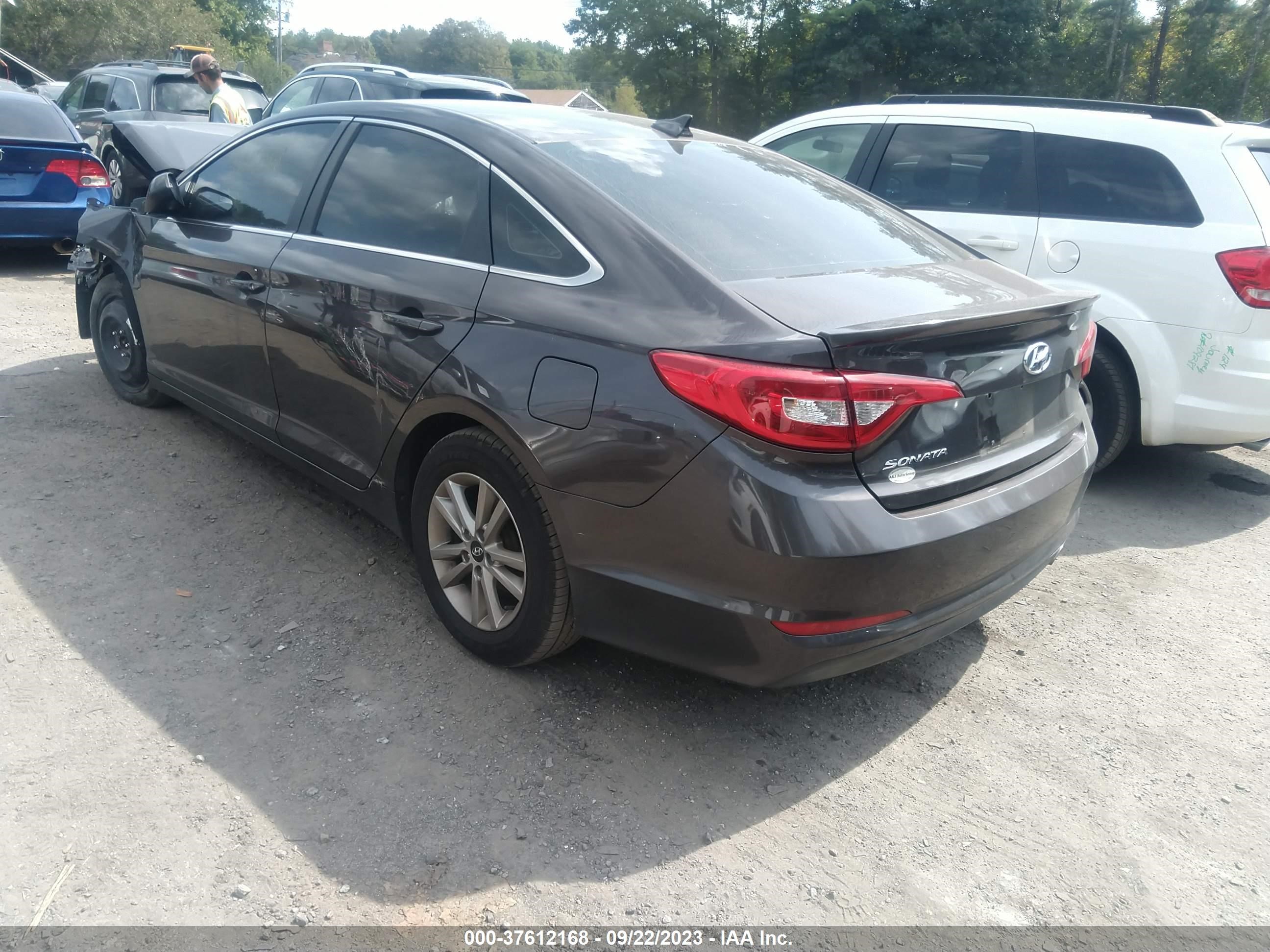 Photo 2 VIN: 5NPE24AF5GH280389 - HYUNDAI SONATA 