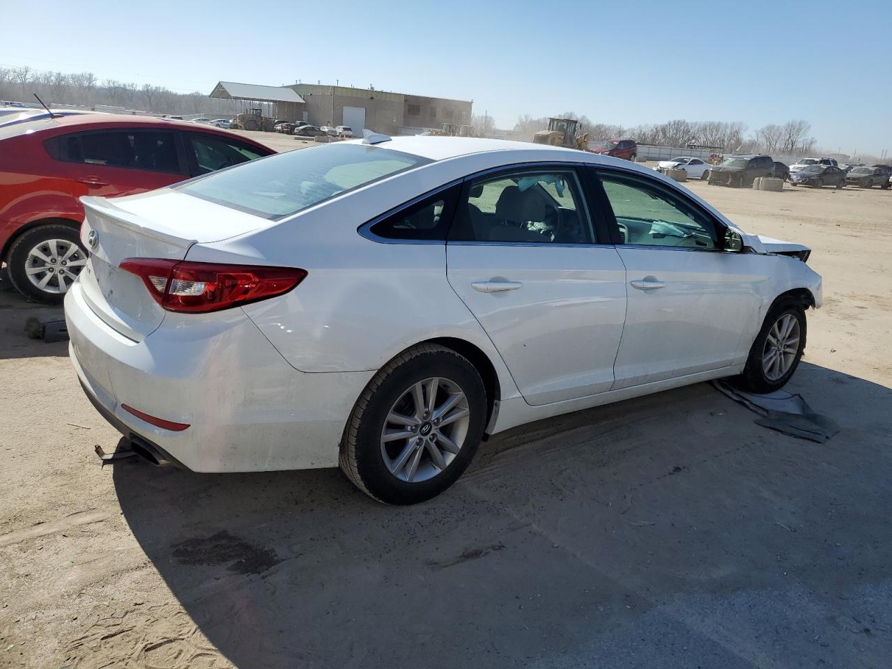 Photo 2 VIN: 5NPE24AF5GH301225 - HYUNDAI SONATA 