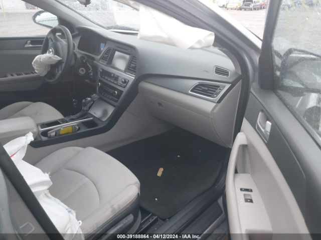 Photo 4 VIN: 5NPE24AF5GH338811 - HYUNDAI SONATA 