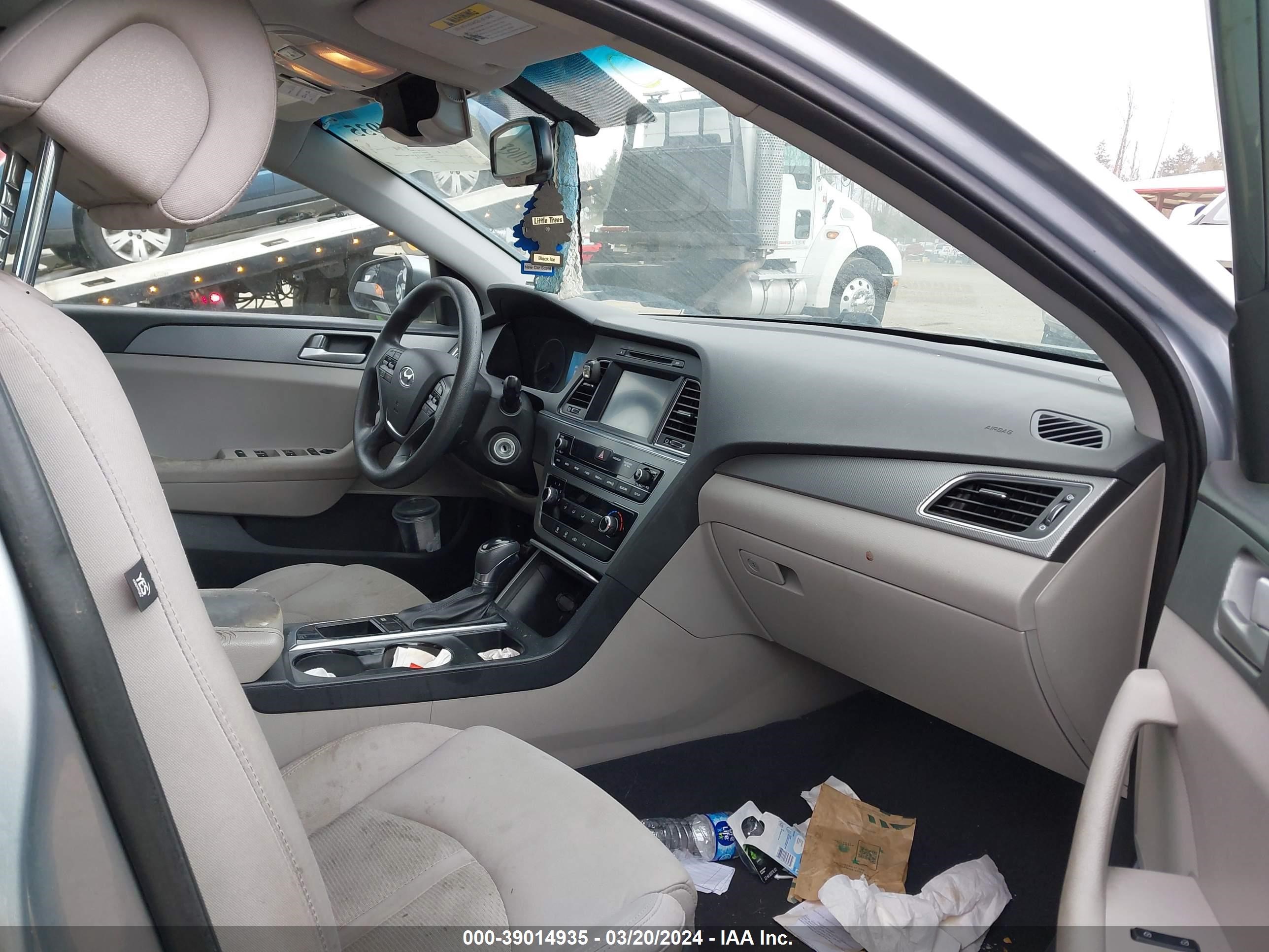 Photo 4 VIN: 5NPE24AF5GH345628 - HYUNDAI SONATA 