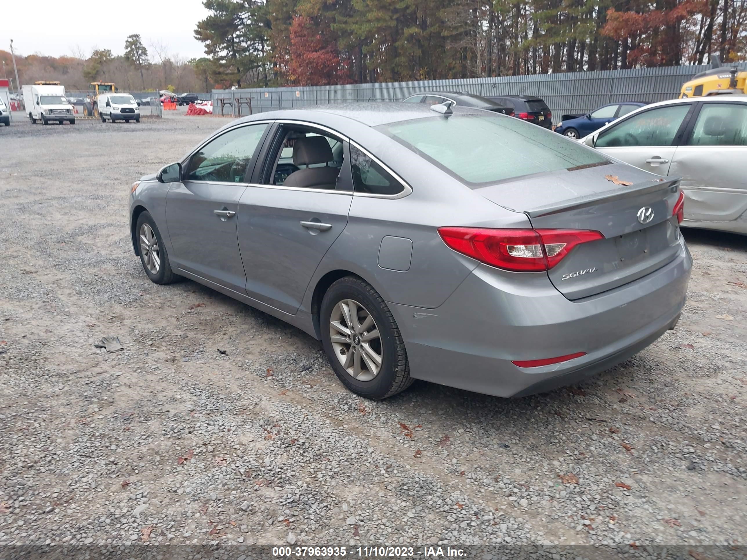 Photo 2 VIN: 5NPE24AF5GH363529 - HYUNDAI SONATA 