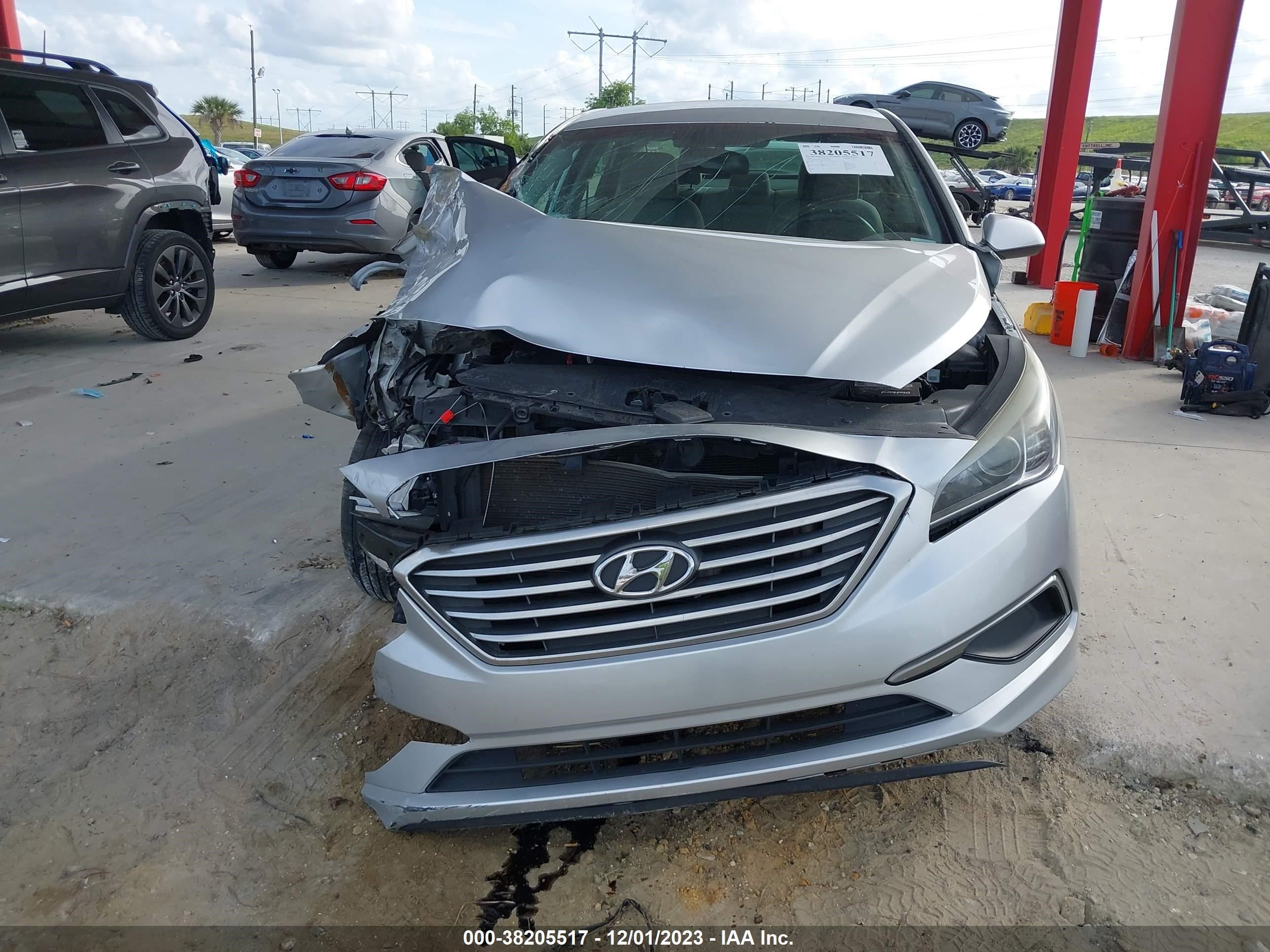 Photo 11 VIN: 5NPE24AF5GH374238 - HYUNDAI SONATA 