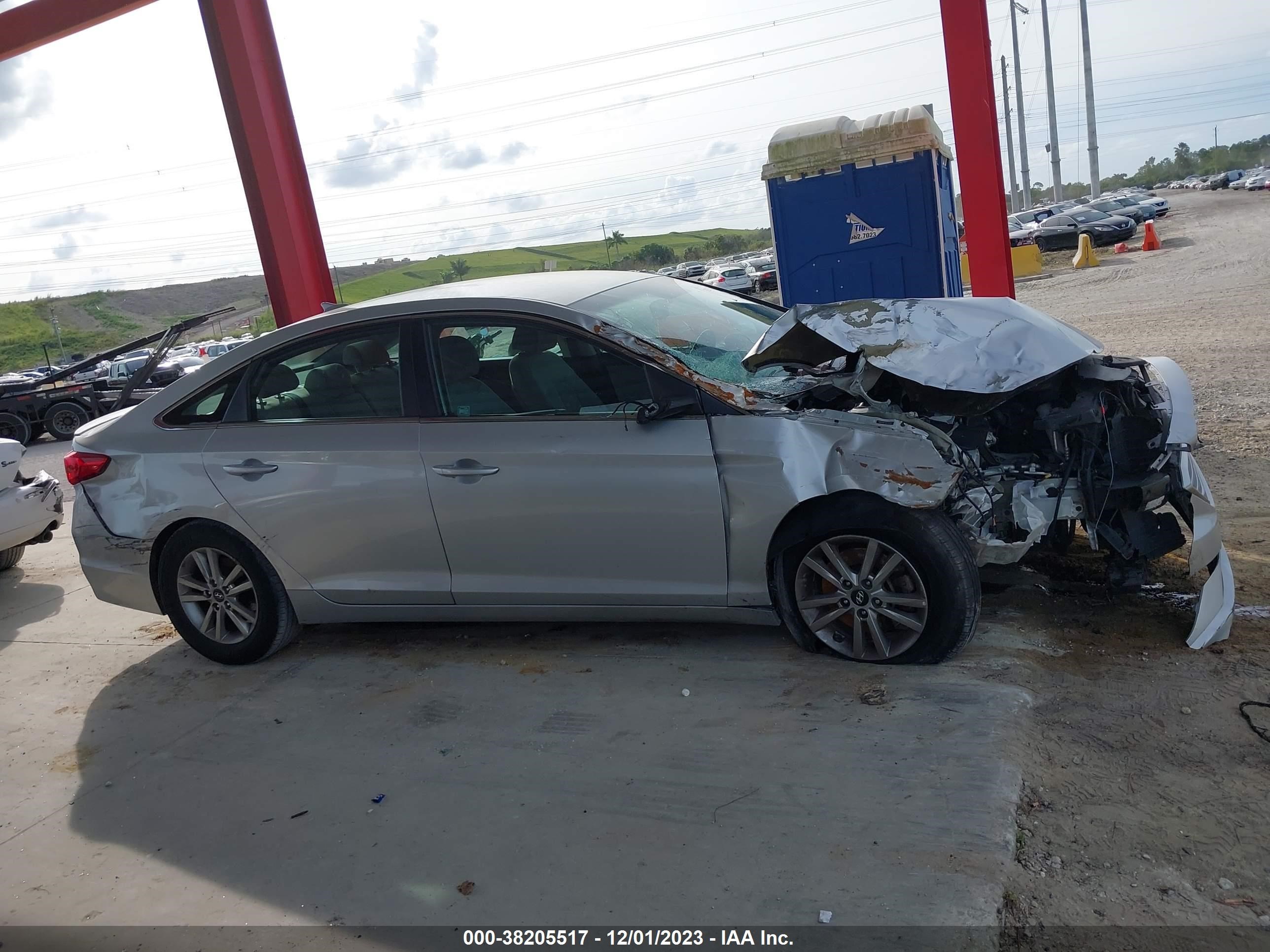 Photo 12 VIN: 5NPE24AF5GH374238 - HYUNDAI SONATA 