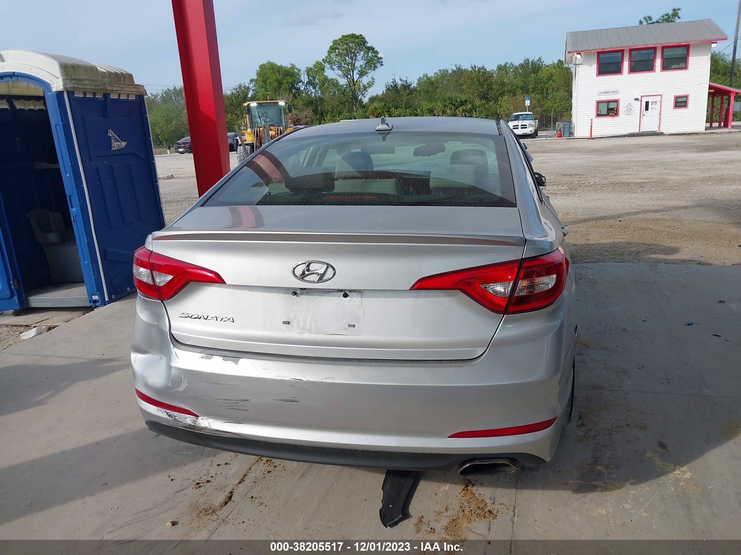 Photo 15 VIN: 5NPE24AF5GH374238 - HYUNDAI SONATA 