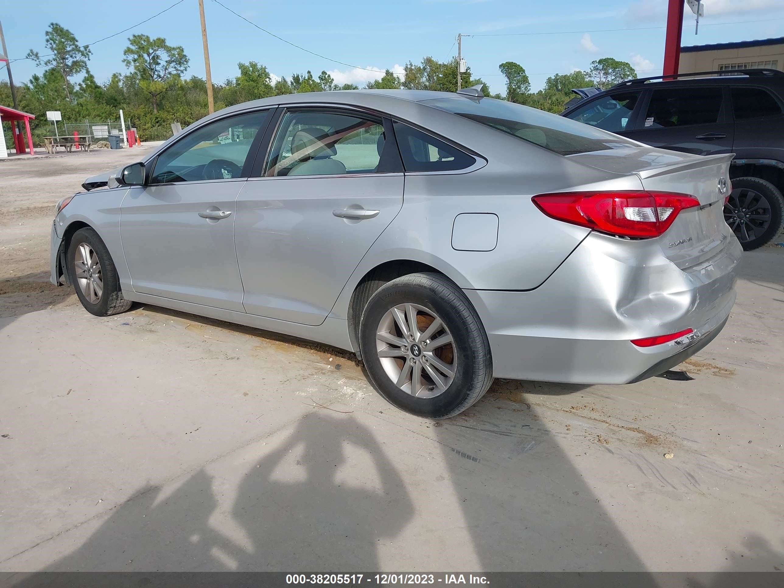 Photo 2 VIN: 5NPE24AF5GH374238 - HYUNDAI SONATA 