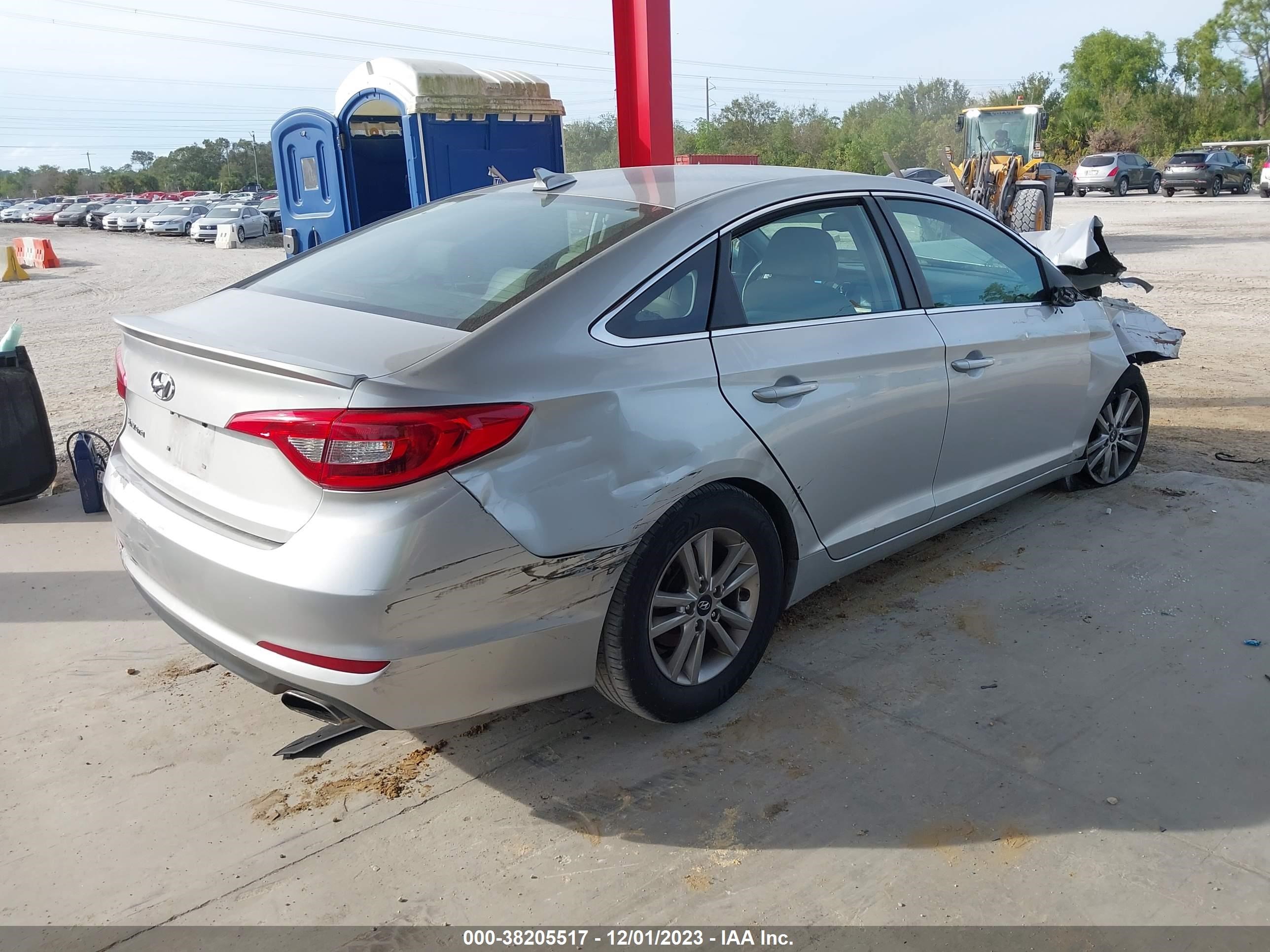 Photo 3 VIN: 5NPE24AF5GH374238 - HYUNDAI SONATA 