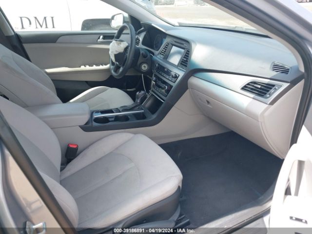 Photo 4 VIN: 5NPE24AF5GH375714 - HYUNDAI SONATA 