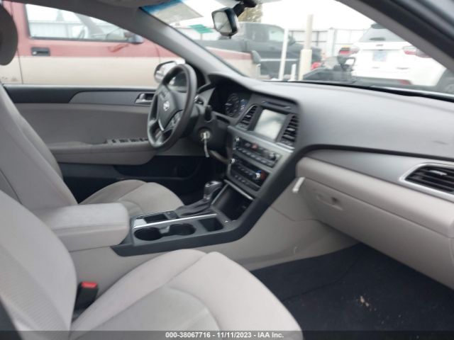 Photo 4 VIN: 5NPE24AF5HH486071 - HYUNDAI SONATA 