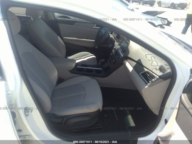 Photo 4 VIN: 5NPE24AF5HH502446 - HYUNDAI SONATA 