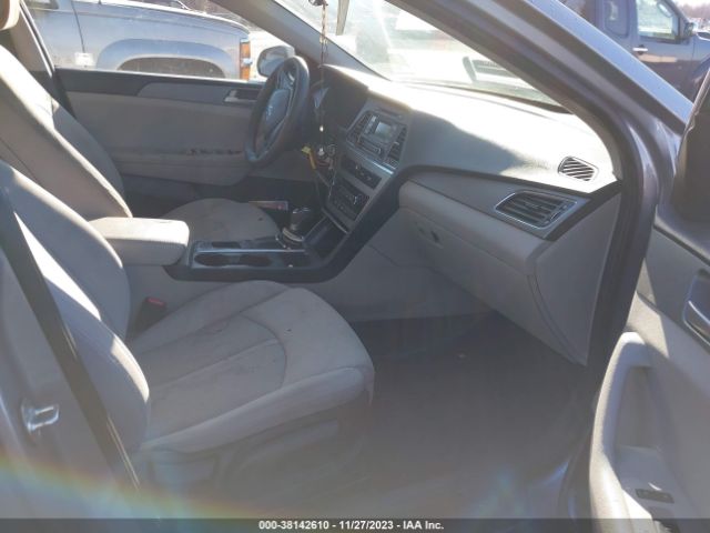 Photo 4 VIN: 5NPE24AF5HH568513 - HYUNDAI SONATA 