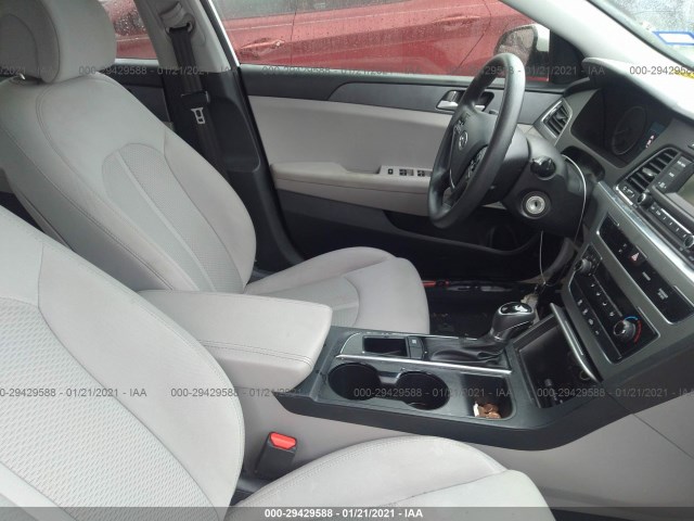 Photo 4 VIN: 5NPE24AF5HH582105 - HYUNDAI SONATA 