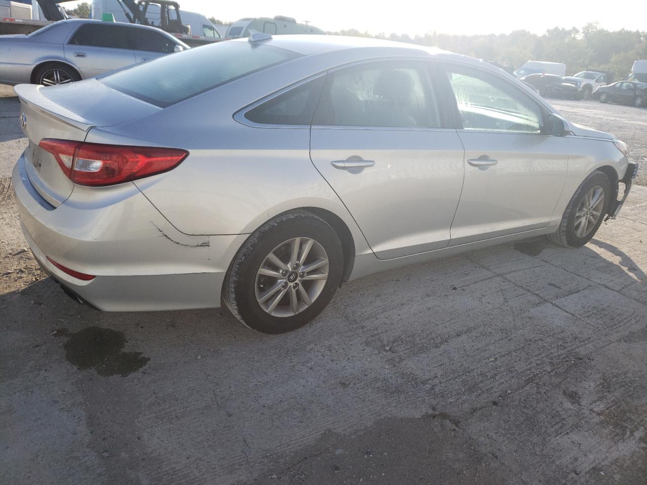 Photo 2 VIN: 5NPE24AF5HH585649 - HYUNDAI SONATA 