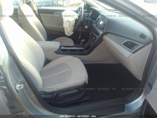 Photo 4 VIN: 5NPE24AF5HH589314 - HYUNDAI SONATA 