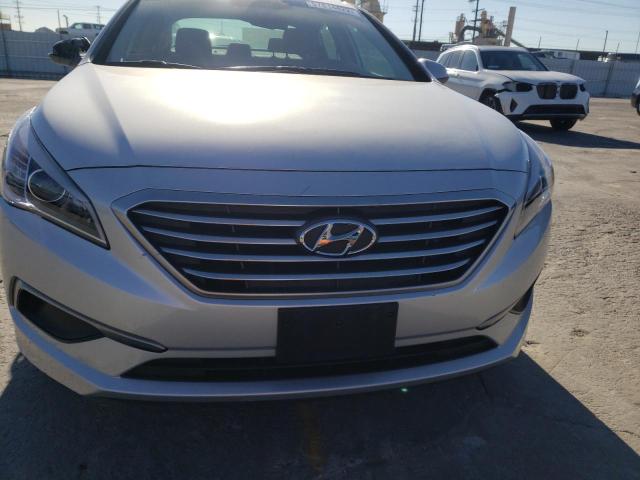 Photo 4 VIN: 5NPE24AF5HH592424 - HYUNDAI SONATA SE 