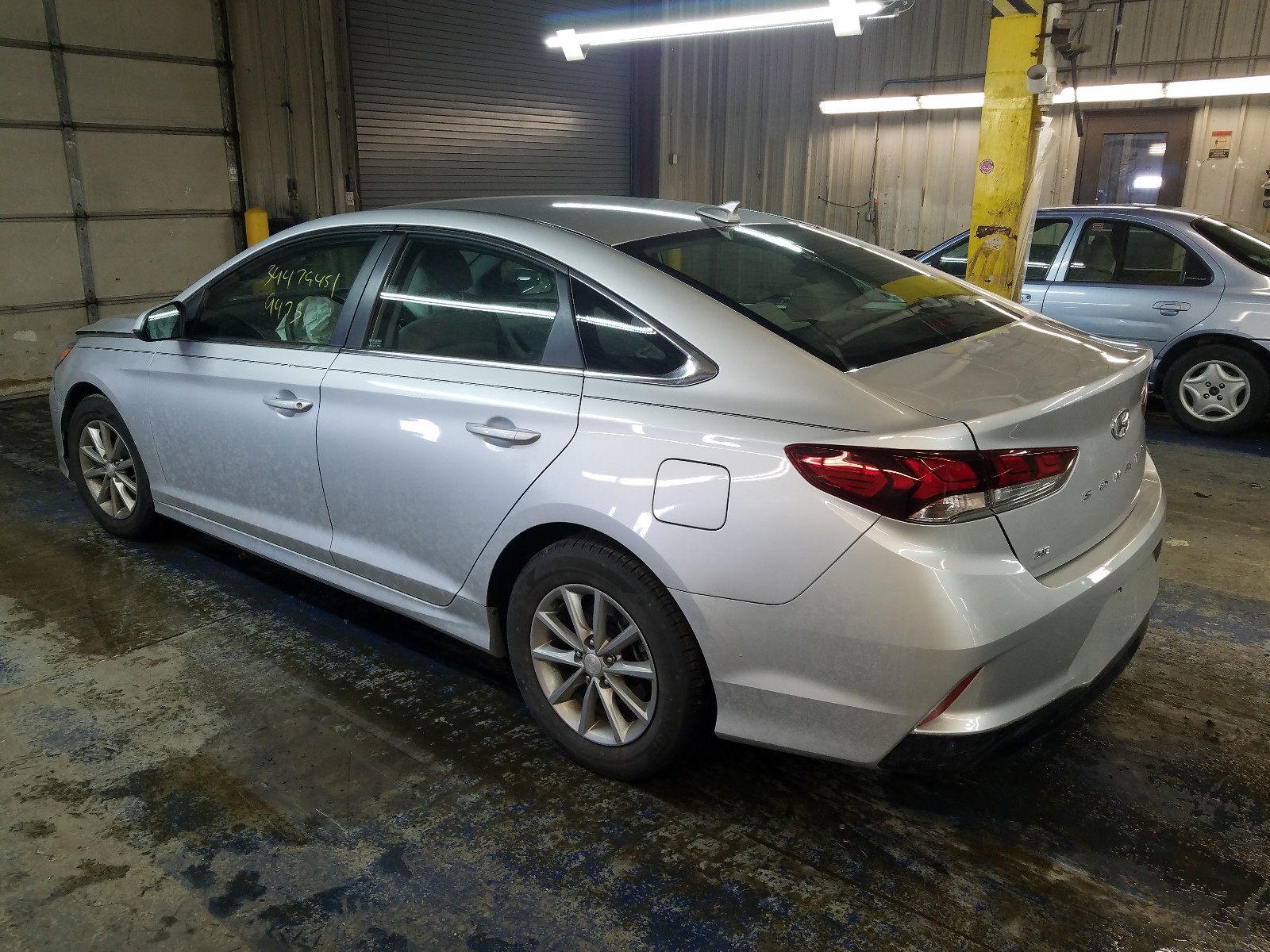 Photo 2 VIN: 5NPE24AF5JH685899 - HYUNDAI SONATA SE 