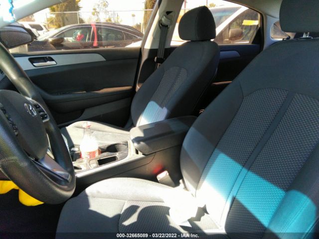 Photo 4 VIN: 5NPE24AF5KH730423 - HYUNDAI SONATA 