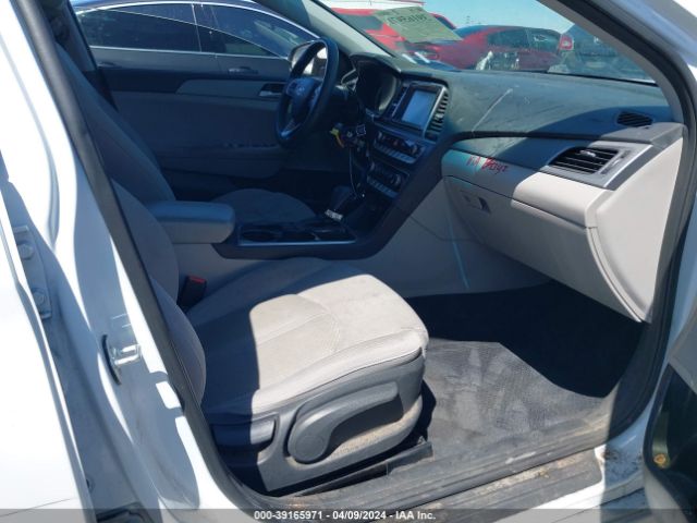 Photo 4 VIN: 5NPE24AF5KH735377 - HYUNDAI SONATA 