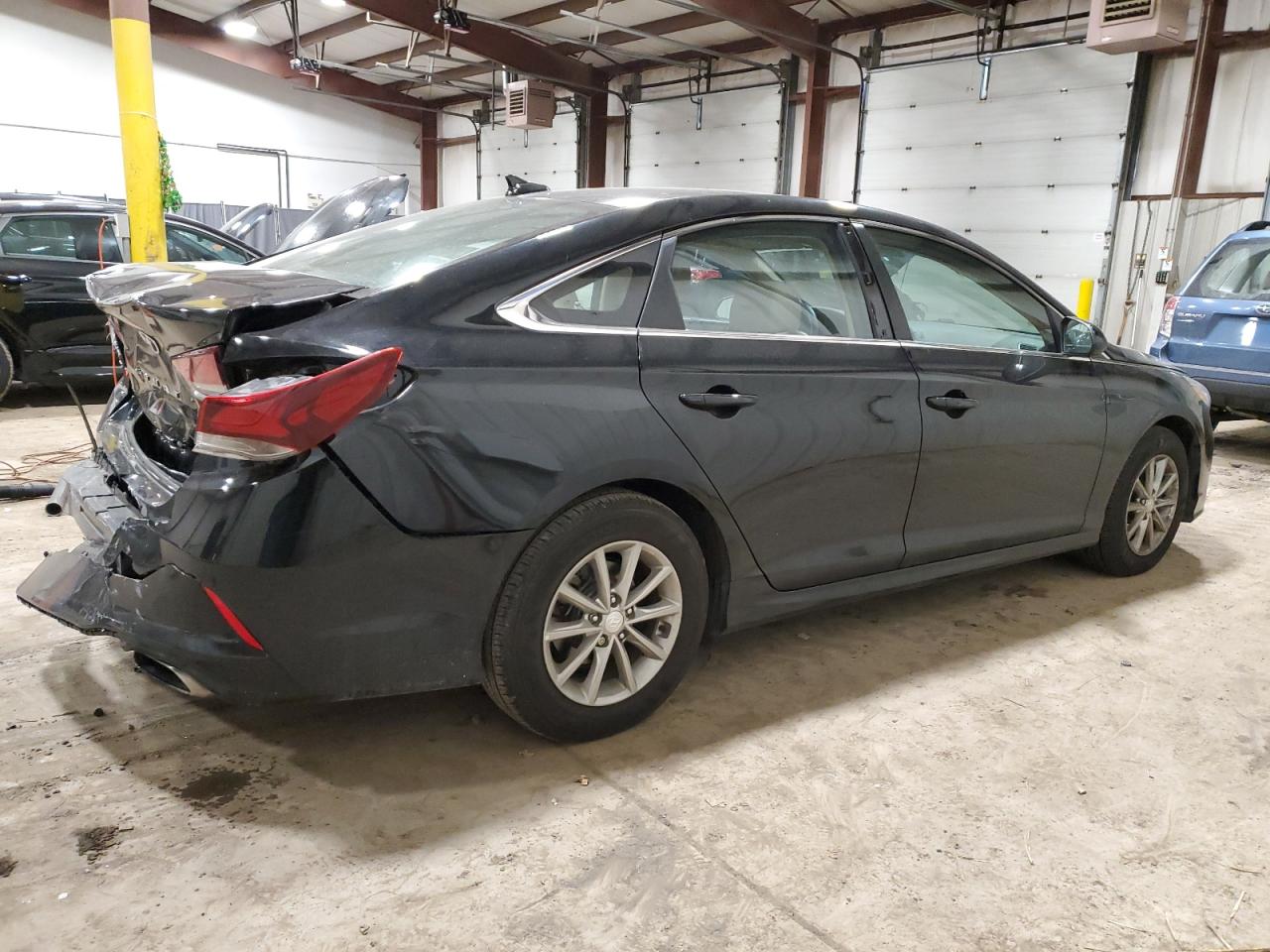 Photo 2 VIN: 5NPE24AF5KH749781 - HYUNDAI SONATA 