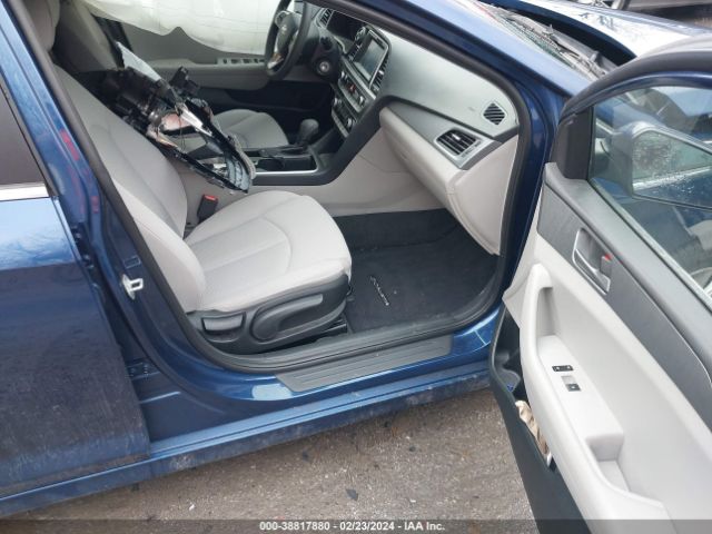 Photo 4 VIN: 5NPE24AF5KH782196 - HYUNDAI SONATA 