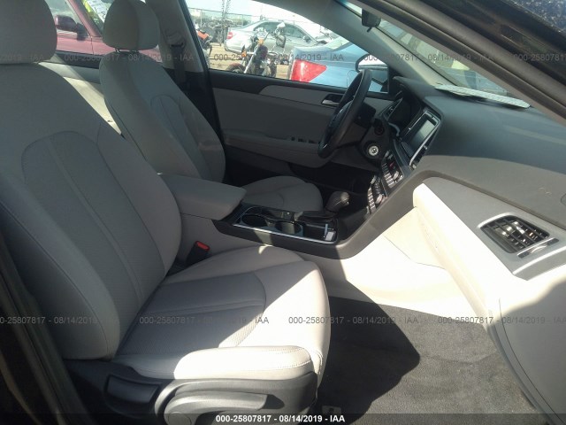 Photo 4 VIN: 5NPE24AF5KH791867 - HYUNDAI SONATA 