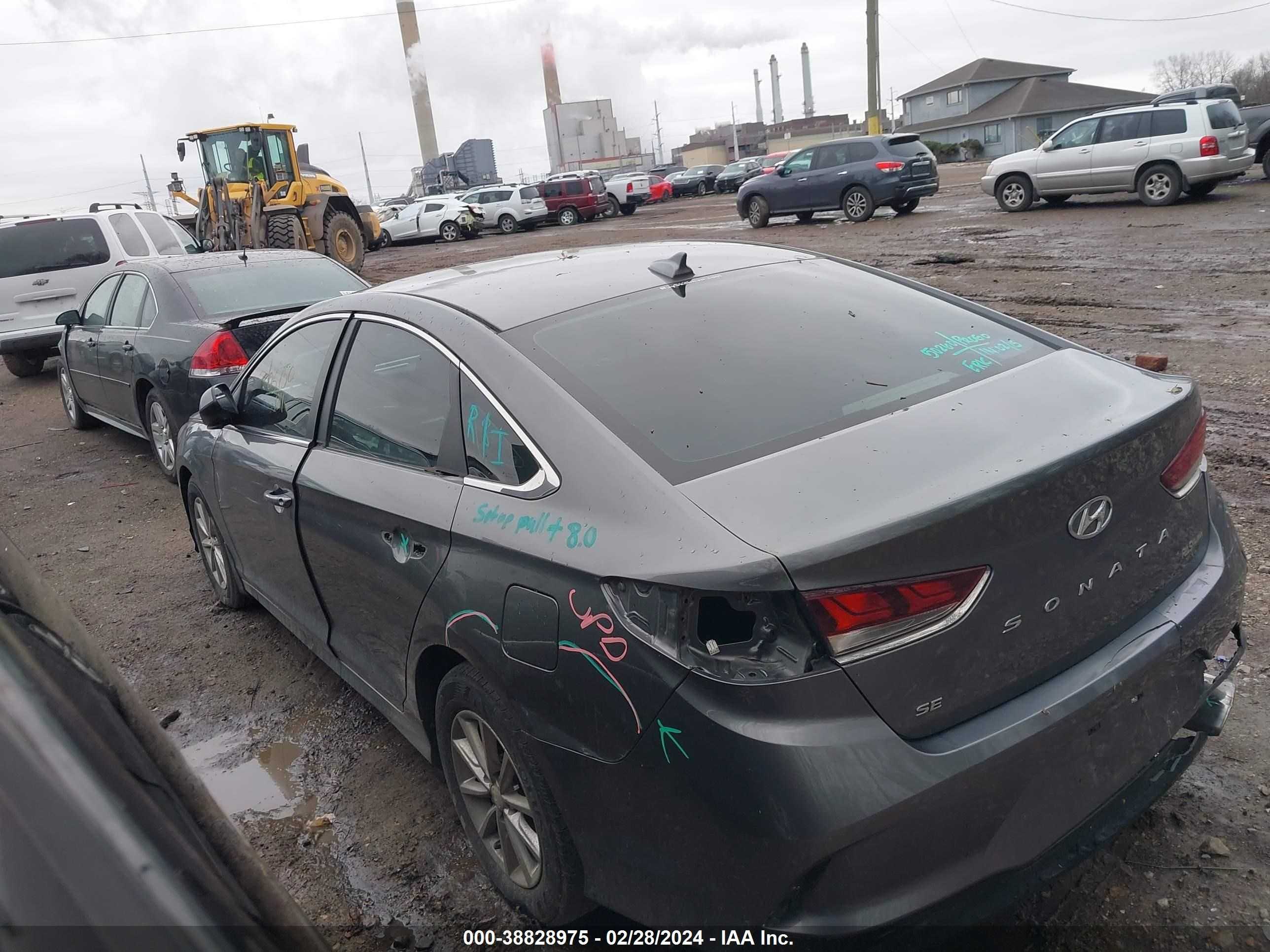 Photo 2 VIN: 5NPE24AF5KH797636 - HYUNDAI SONATA 