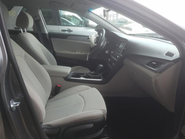 Photo 4 VIN: 5NPE24AF5KH799029 - HYUNDAI SONATA SE 