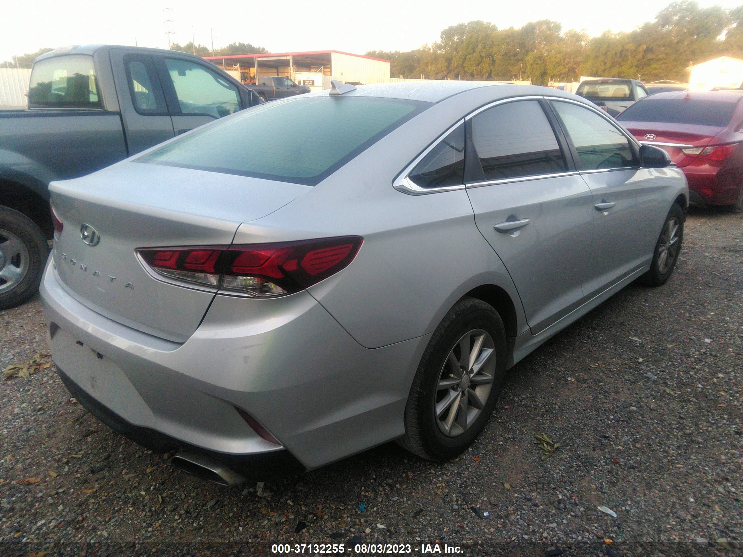 Photo 3 VIN: 5NPE24AF5KH800566 - HYUNDAI SONATA 