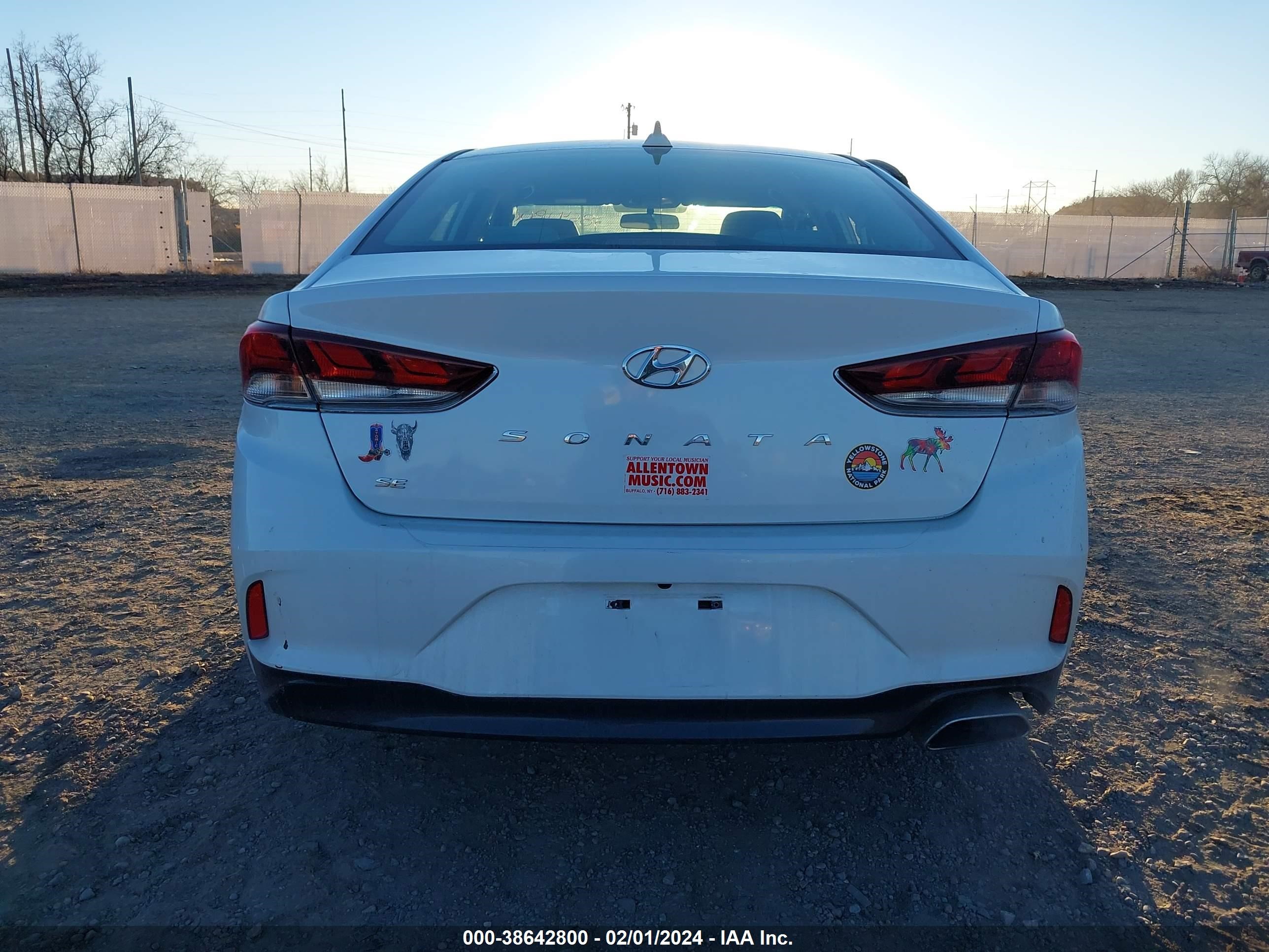 Photo 16 VIN: 5NPE24AF5KH806500 - HYUNDAI SONATA 