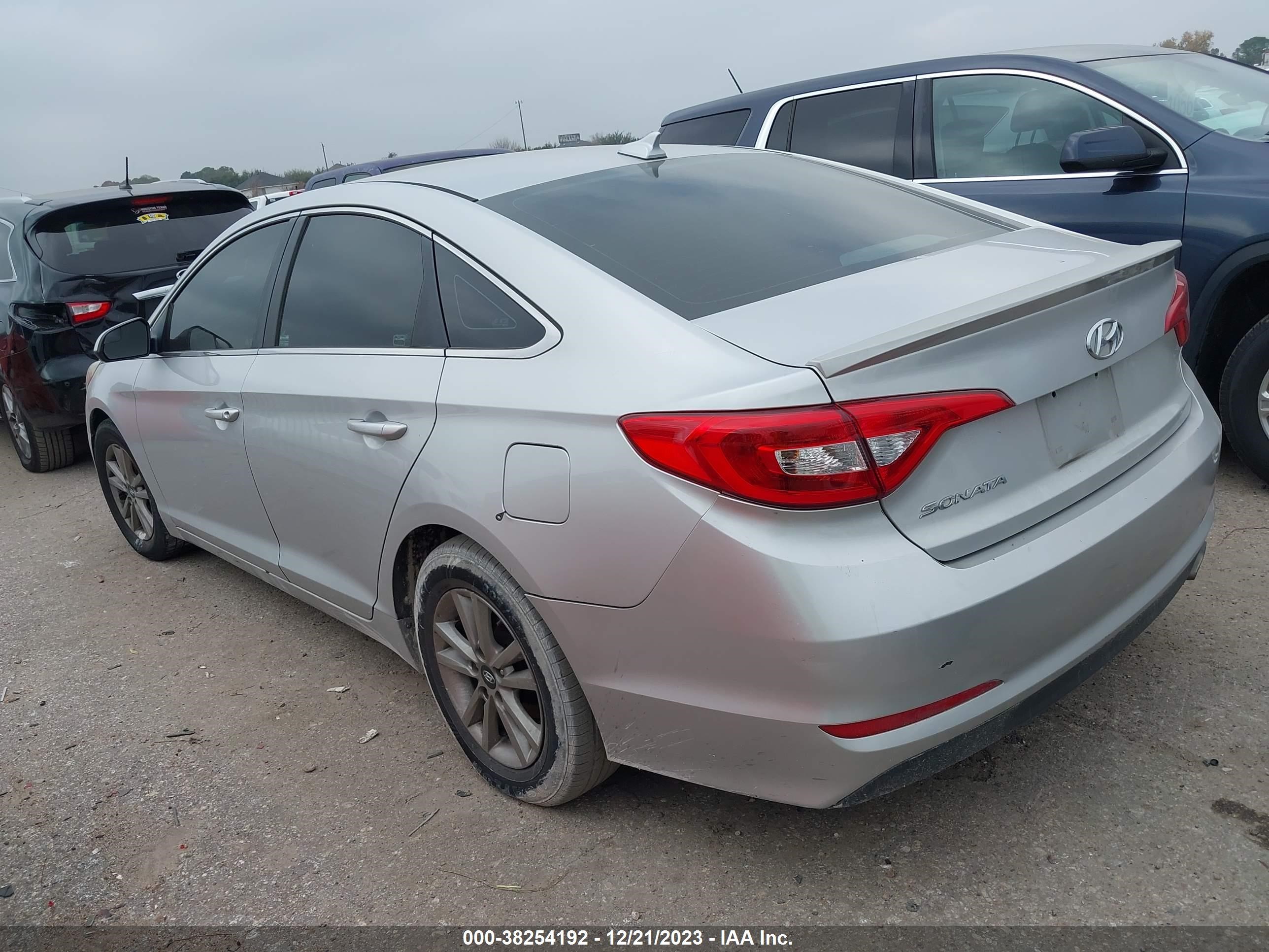 Photo 2 VIN: 5NPE24AF6FH065800 - HYUNDAI SONATA 