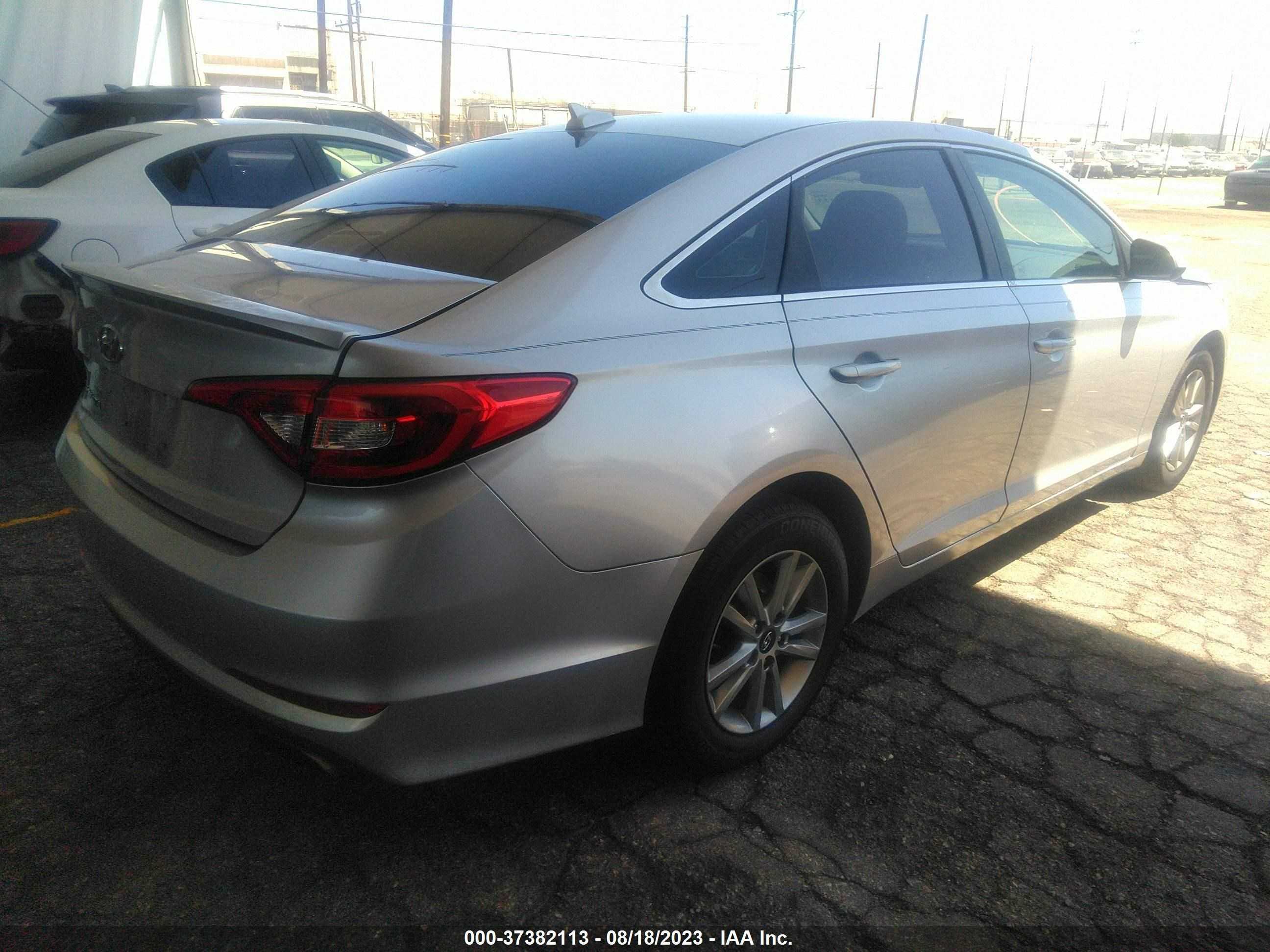 Photo 3 VIN: 5NPE24AF6FH167713 - HYUNDAI SONATA 