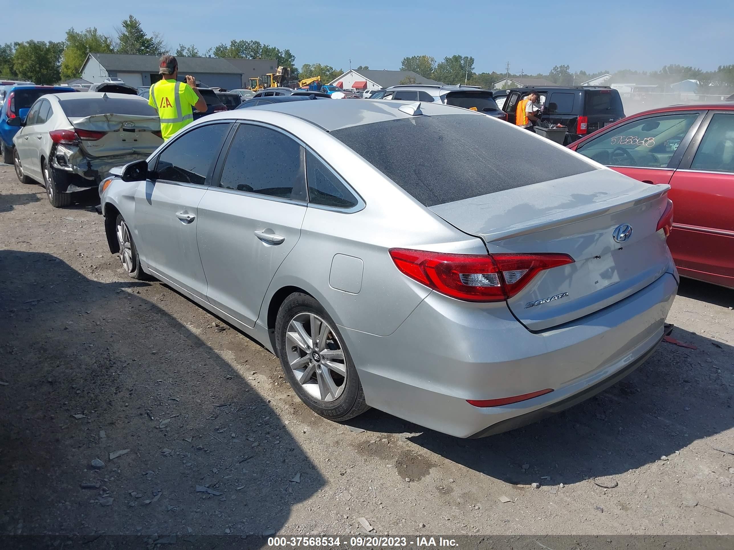 Photo 2 VIN: 5NPE24AF6FH181045 - HYUNDAI SONATA 