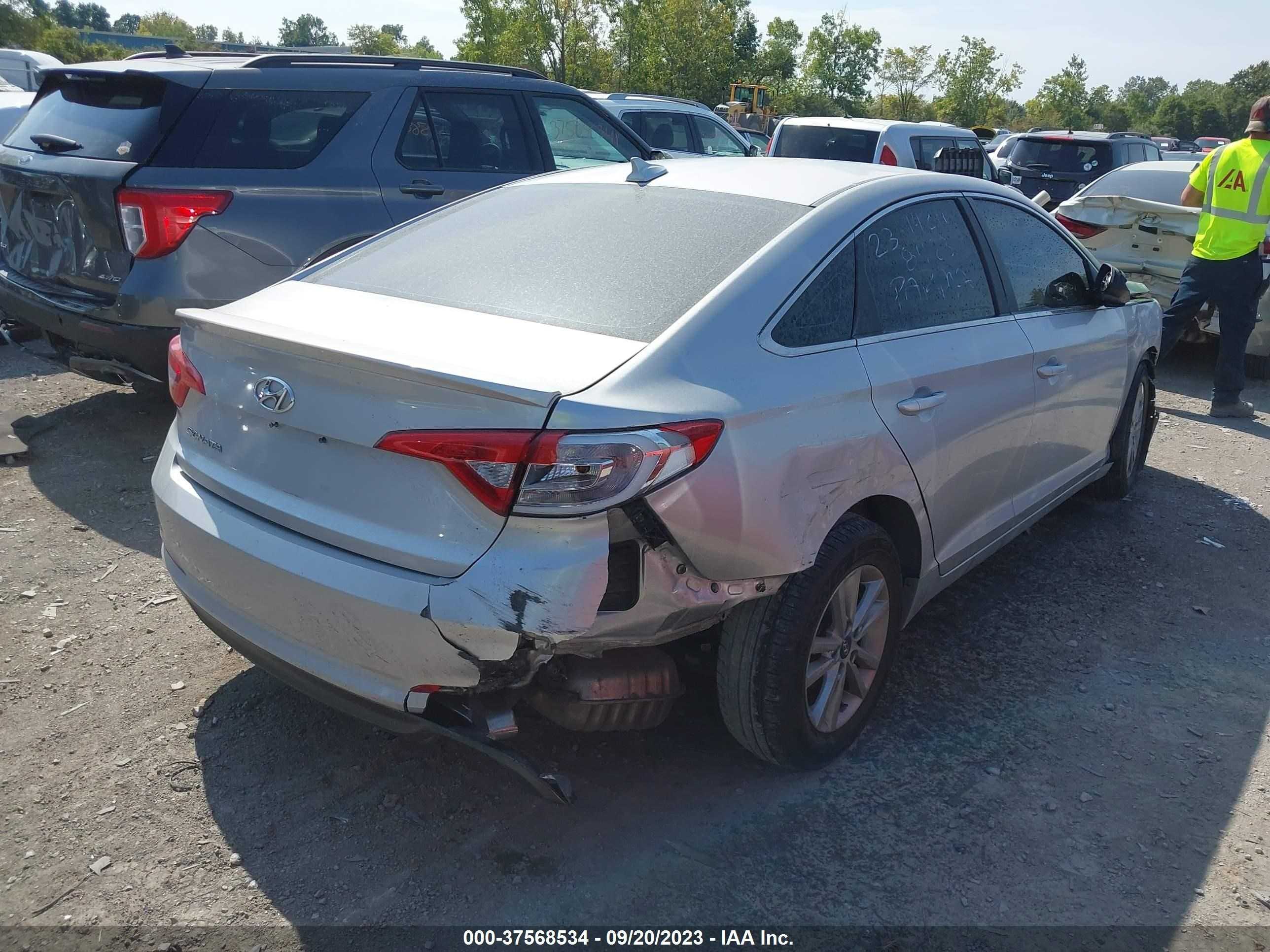 Photo 3 VIN: 5NPE24AF6FH181045 - HYUNDAI SONATA 