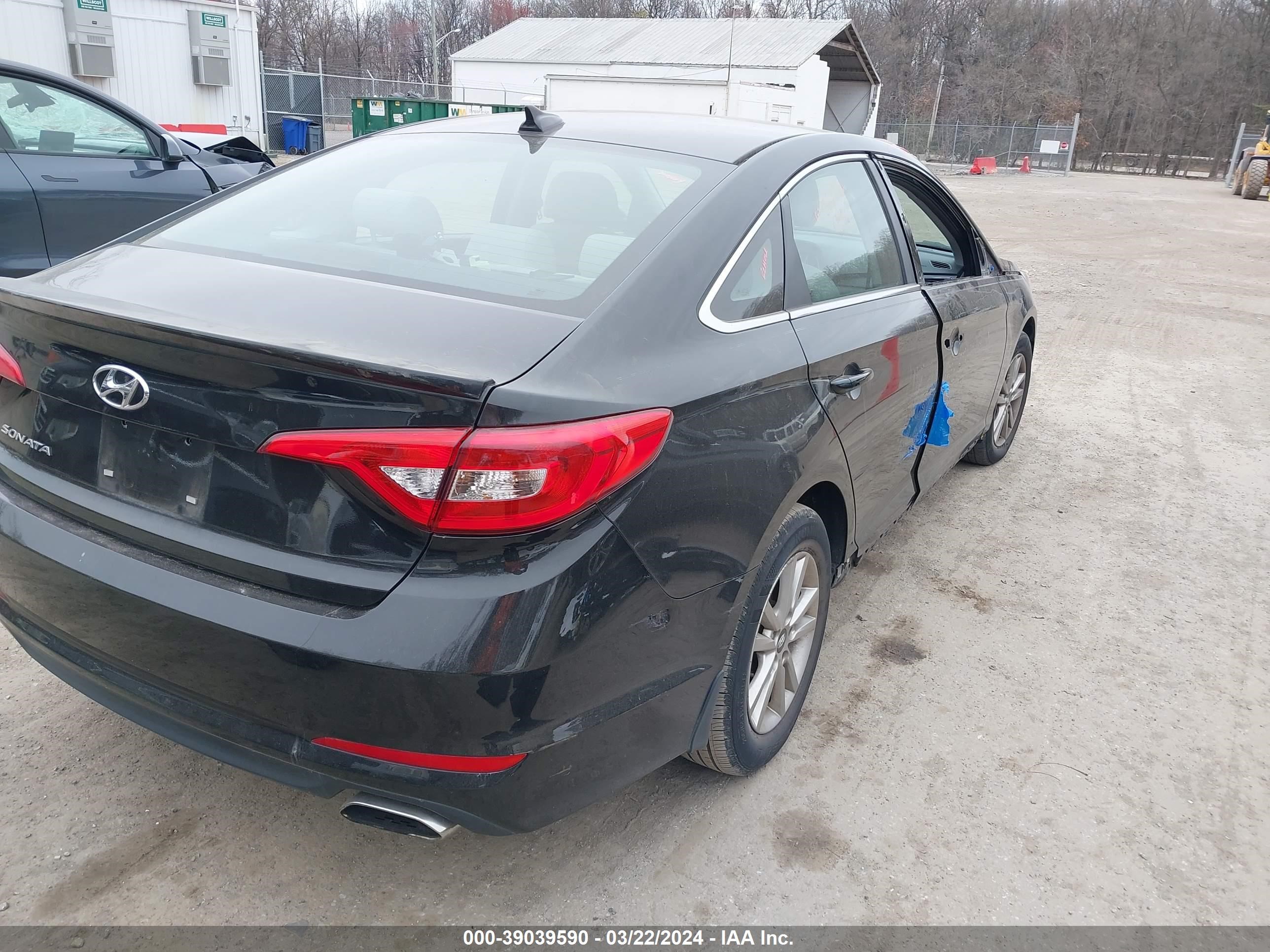 Photo 3 VIN: 5NPE24AF6FH202718 - HYUNDAI SONATA 