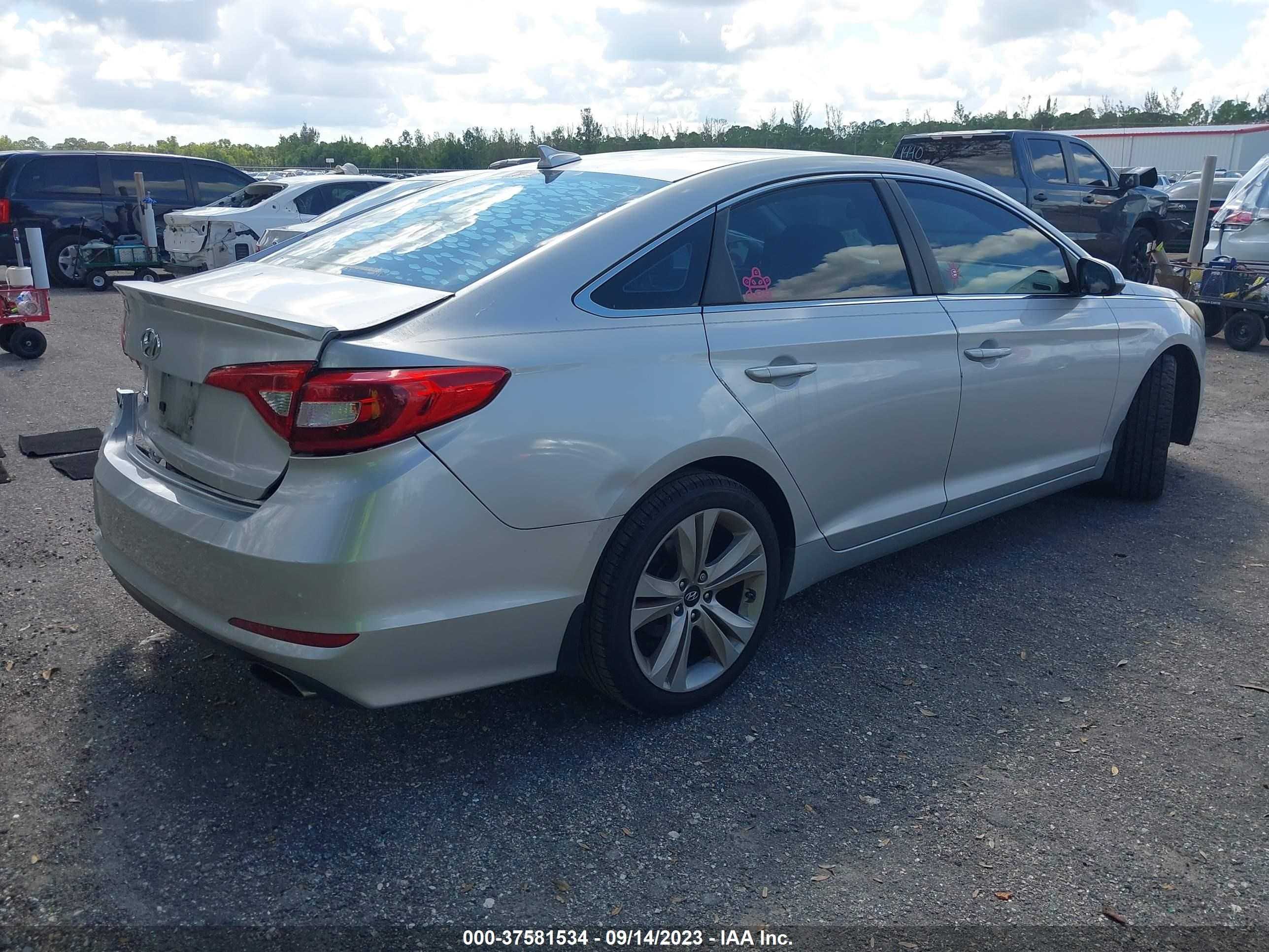 Photo 3 VIN: 5NPE24AF6FH258030 - HYUNDAI SONATA 